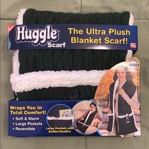 Huggle scarf blanket